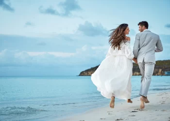 Sunsets, Picnics, and Sunrises: Unforgettable Dates by the Sea