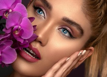 6 Makeup Must-Haves for Your On-the-Go Glam