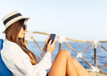 Navigate the World Safely: 10 Apps Every Solo Traveler Should Have